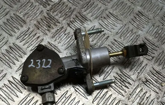 Honda FR-V Clutch master cylinder 
