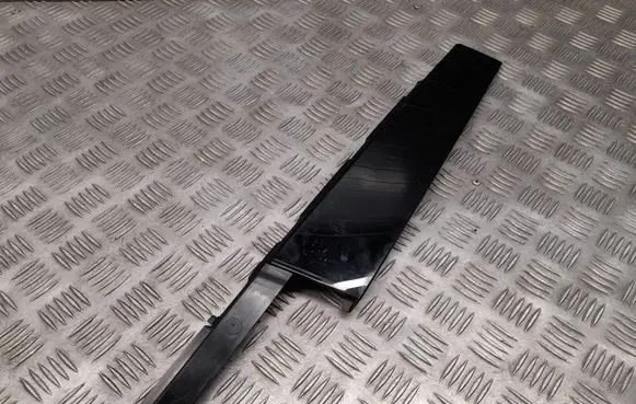 Audi Q3 F3 Front door glass trim molding 83A837901