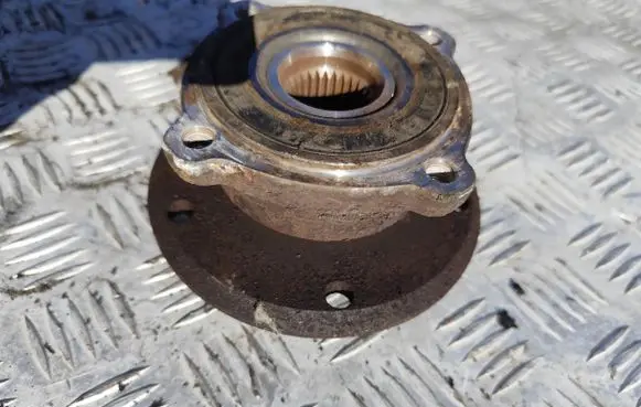 BMW 5 E60 E61 Rear wheel hub 