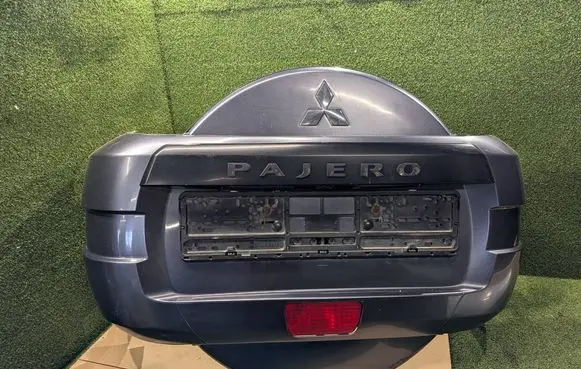 Mitsubishi Pajero Spare wheel section trim 6430A117