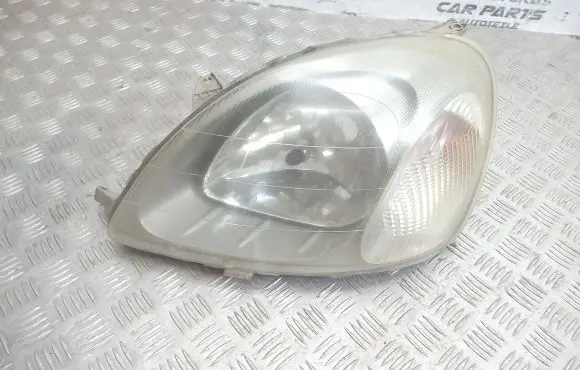 Toyota Yaris Headlight/headlamp
