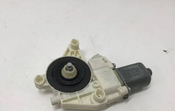 Mercedes-Benz Vito Viano W447 Front door window regulator motor A4479063500