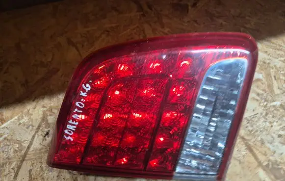 KIA Sorento Tailgate rear/tail lights 924052P1