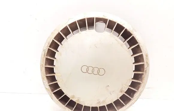 Audi 80 90 B2 R14 wheel hub/cap/trim 811601147B