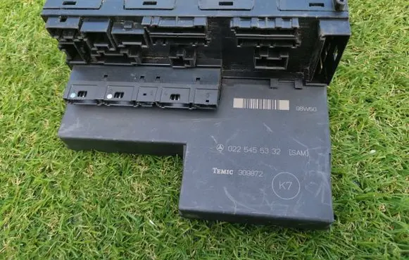 Mercedes-Benz C W203 SAM control unit 0225455332 0025452701 29675231
