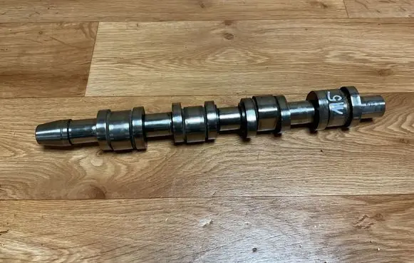 Volkswagen PASSAT B6 Camshaft 0018