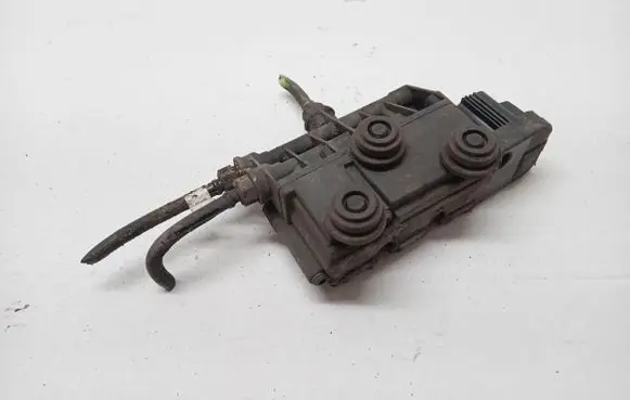Land Rover Discovery 3 - LR3 Rear shock absorber actuator solenoid RVH000095