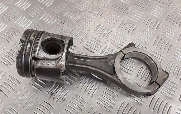 Nissan Navara Piston with connecting rod 942390 10653
