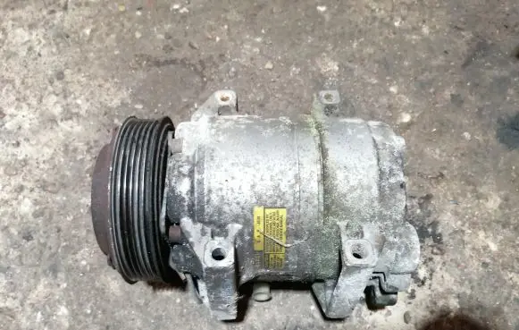 Volvo XC90 Air conditioning (A/C) compressor (pump) 8708581