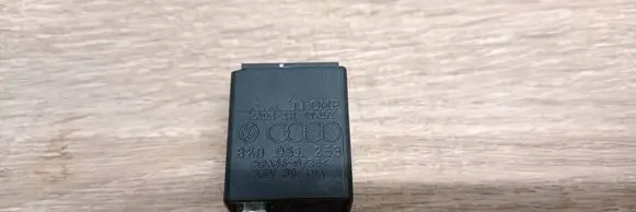 Audi A6 S6 C6 4F Other relay 8Z0951253 PA66GM25