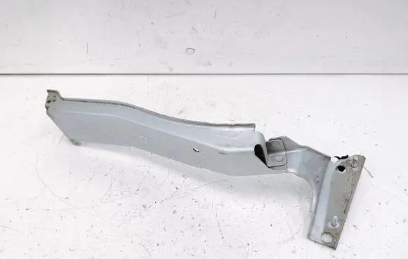 Audi A4 S4 B8 8K Fender mounting bracket 8K0821136P