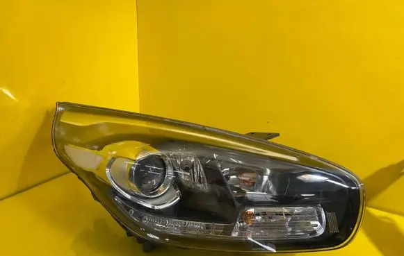 KIA Carens III Headlight/headlamp 92102-A4150
