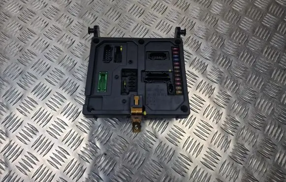 Volkswagen Sharan Fuse module 7M3962258AD