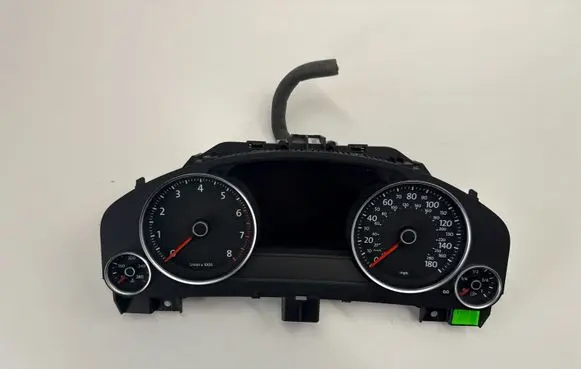 Volkswagen Touareg II Speedometer (instrument cluster) 7P6920983 7P6920983C