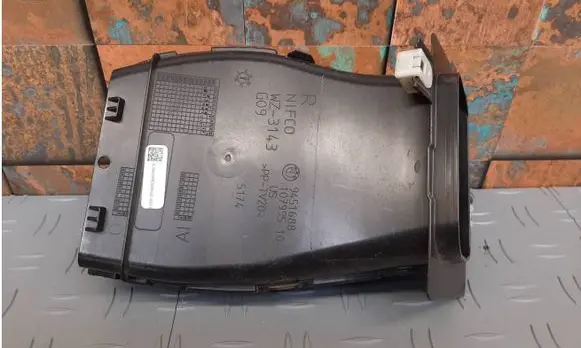 BMW XM Cabin air duct channel 9451688 51749451688