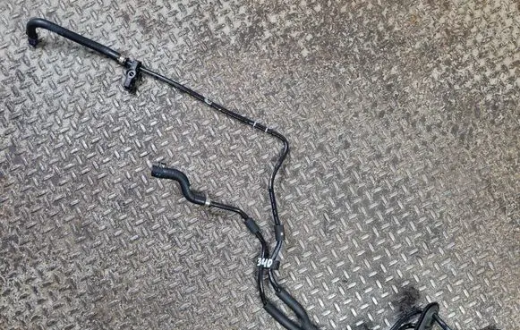 Engine coolant pipe/hose