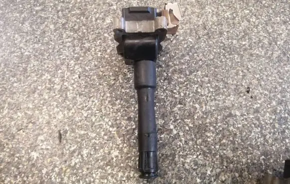 BMW 7 E38 High voltage ignition coil 1703359