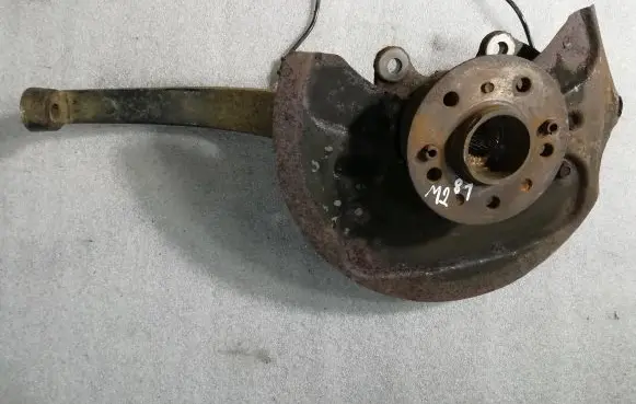 Mercedes-Benz R W251 Front wheel hub 06064502