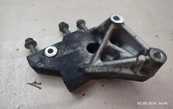 Chrysler Grand Voyager V Engine mounting bracket 90542136F