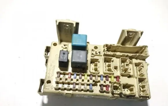 Toyota Avensis T250 Fuse box set 82641ca010f 82641-ca010-f