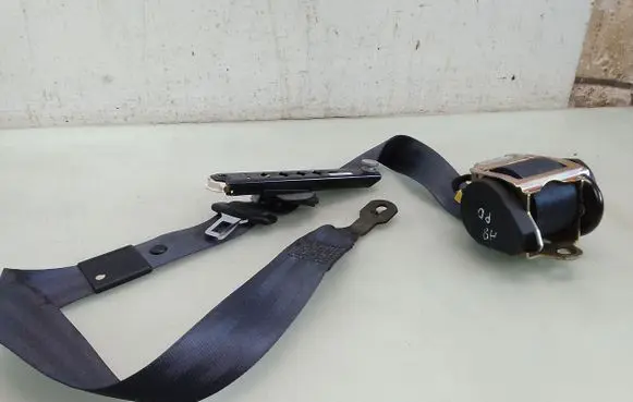 Audi A8 S8 D2 4D Front seatbelt