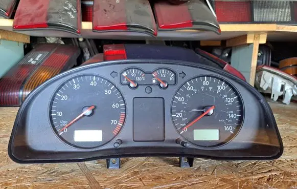 Volkswagen PASSAT B5 Speedometer (instrument cluster) 3B1919930X 110308920010