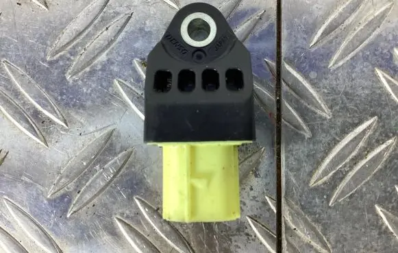 Lexus RC Airbag deployment crash/impact sensor 8983112040
