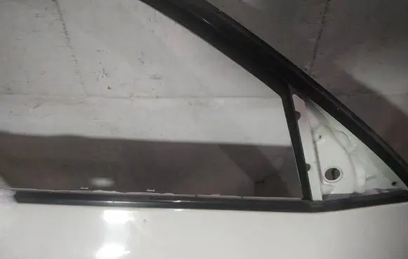 BMW X6 E71 Front door glass trim molding 