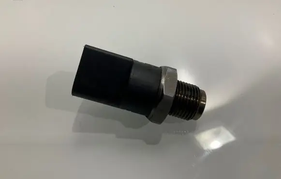 Mercedes-Benz E W211 Fuel pressure sensor A0041536728 RD0002 0041536728