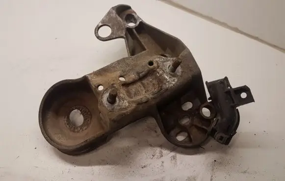 Audi A6 S6 C5 4B Engine mounting bracket 4B0199352B