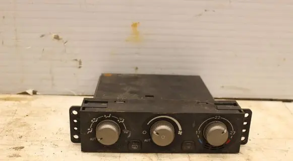 Mitsubishi Pajero Climate control unit MR958005