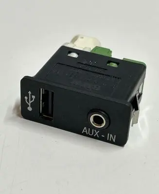 BMW X1 E84 USB socket connector 9241331