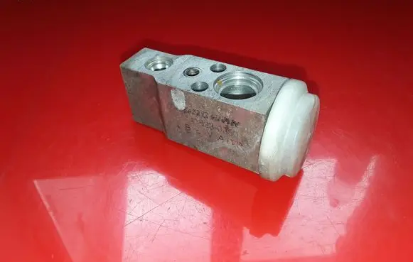KIA Sorento Air conditioning (A/C) expansion valve 1416230350