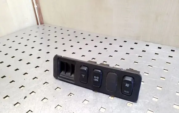 Mitsubishi Pajero Other switches/knobs/shifts