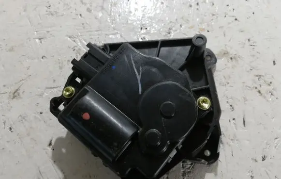 Dodge Challenger Air flap motor/actuator 545250008