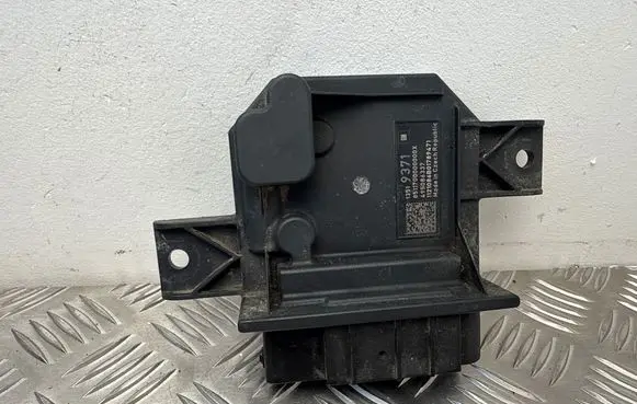 Opel Insignia B Fuel pump relay 13519371 495086337 8511700000000X