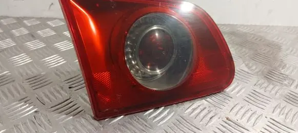 Tailgate rear/tail lights