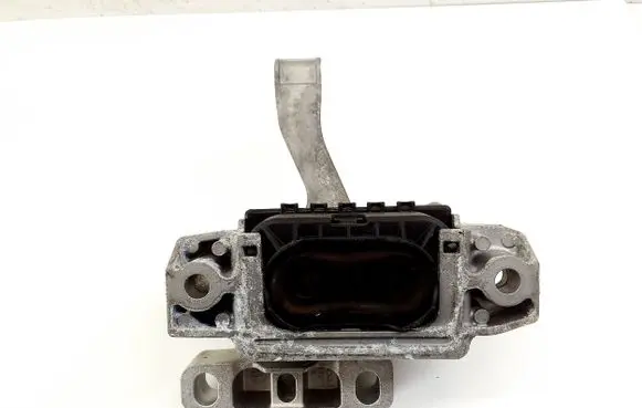 Volkswagen Tiguan Engine mount bracket 5WA199262D