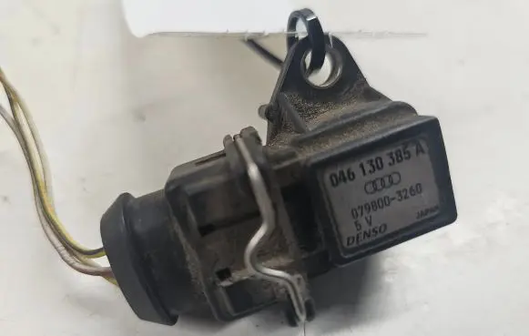 Audi A6 S6 C4 4A Air pressure sensor 046130385A