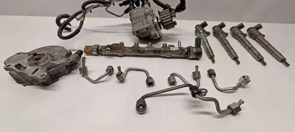 Volkswagen Touran II Fuel injection system set 03L145100F 03L089M