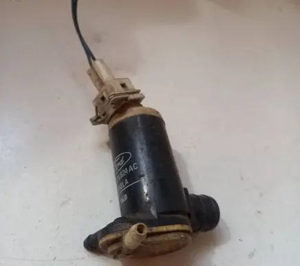 Ford Mondeo MK I Windscreen/windshield washer pump 87AB17K624AC