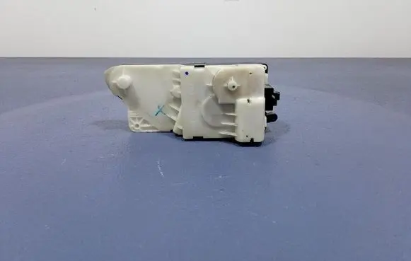Peugeot 1007 Front door lock 