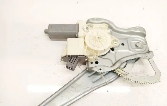 Toyota Avensis T250 Sliding door window regulator with motor