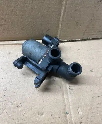 BMW 5 E39 Coolant heater control valve 8391418 1147412052