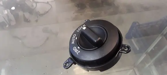 Nissan X-Trail T30 Differential lock switch 