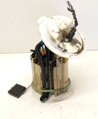 Mercedes-Benz E A207 In-tank fuel pump A2044702294 1582881035