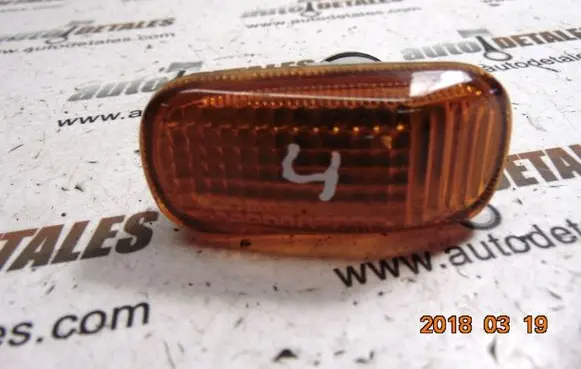 Honda CR-V Front fender indicator light