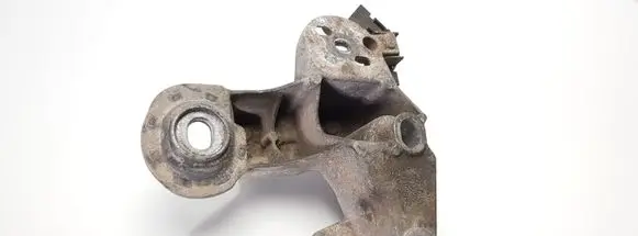 Volkswagen PASSAT B5 Engine mounting bracket 4B0199352