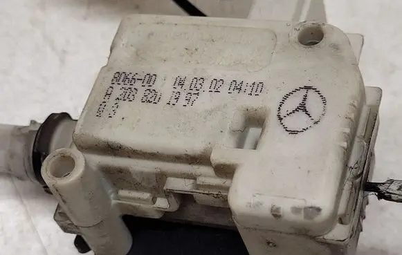 Mercedes-Benz C W203 Fuel tank cap lock motor A2038201997
