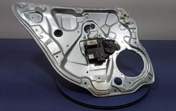 Volkswagen Polo IV 9N3 Rear door window regulator with motor 6Q4839461D